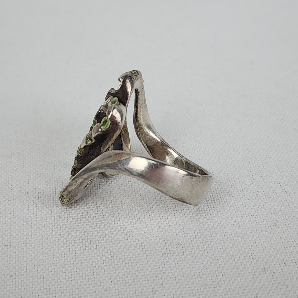 925 Sterling Silver Green Gemstone Wavy Ring Size 9