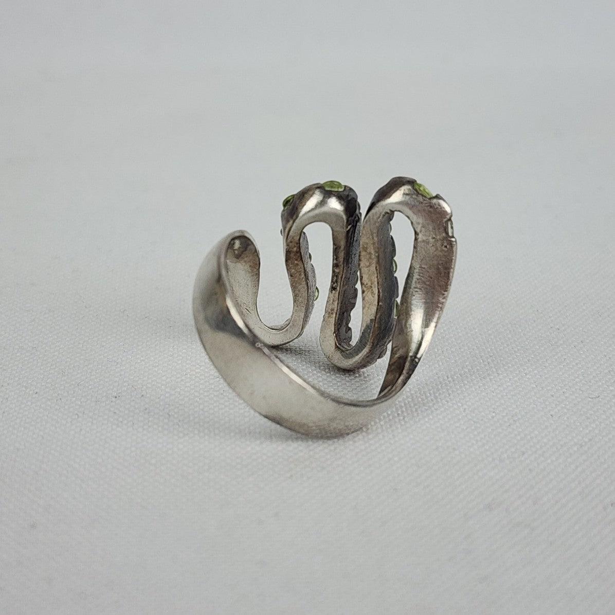 925 Sterling Silver Green Gemstone Wavy Ring Size 9
