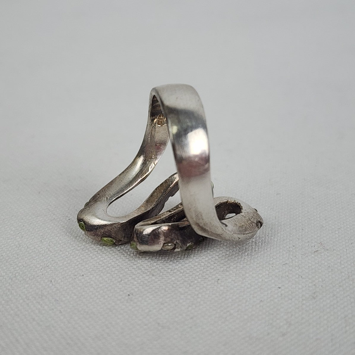 925 Sterling Silver Green Gemstone Wavy Ring Size 9