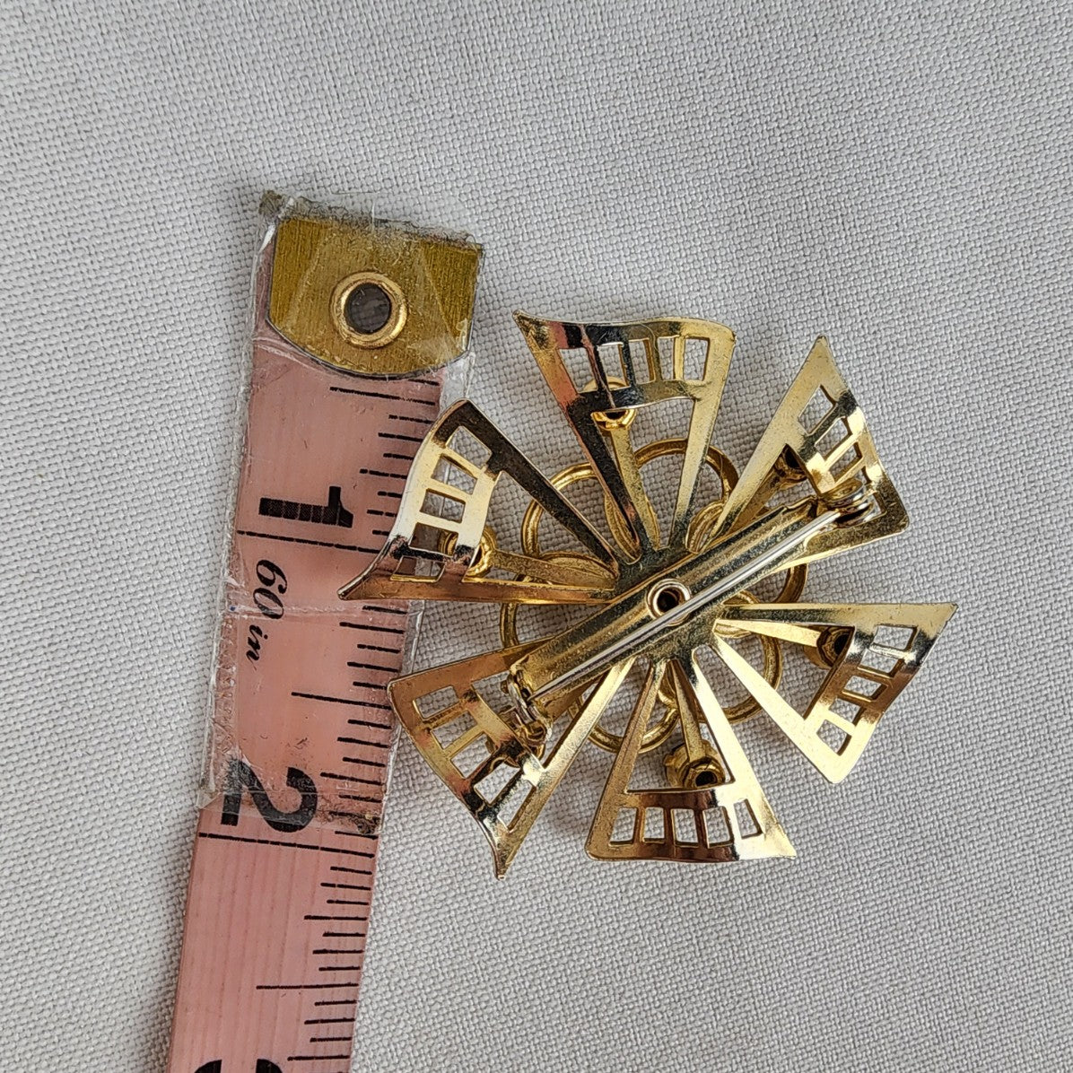 Vintage Gold Tone Flower Brooch