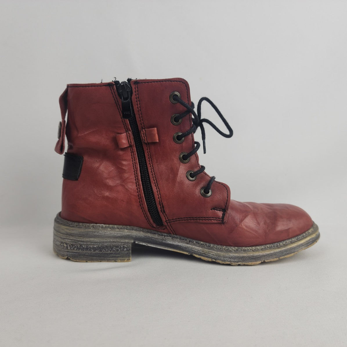 Volks Walkers Red Leather Lace Up Ankle Boots Size 6