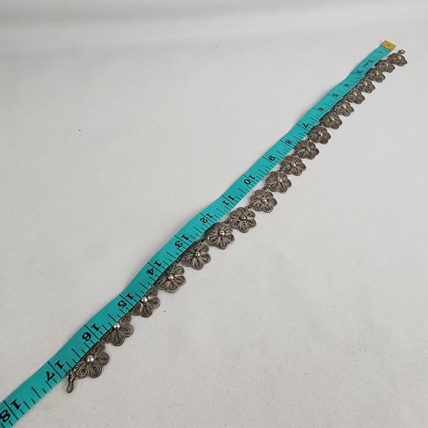 Vintage Silver Tone Floral Ling Necklace