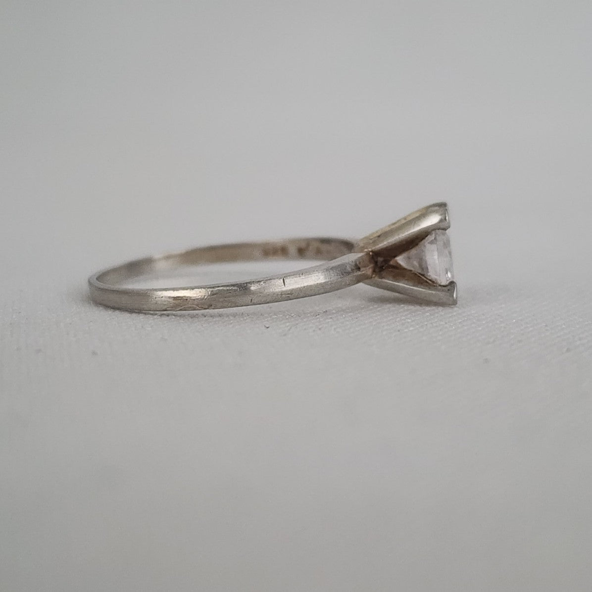 925 Sterling Silver Cubic Zircon Solitaire Ring Size 7.5