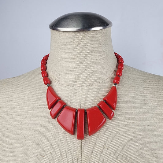 Vintage Red Beaded Graduated Plastic Necklace