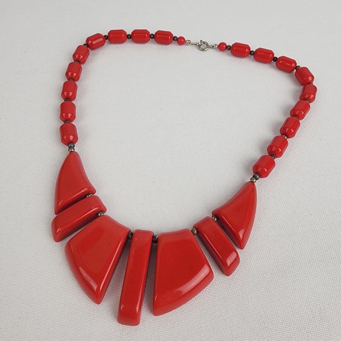 Vintage Red Beaded Graduated Plastic Necklace