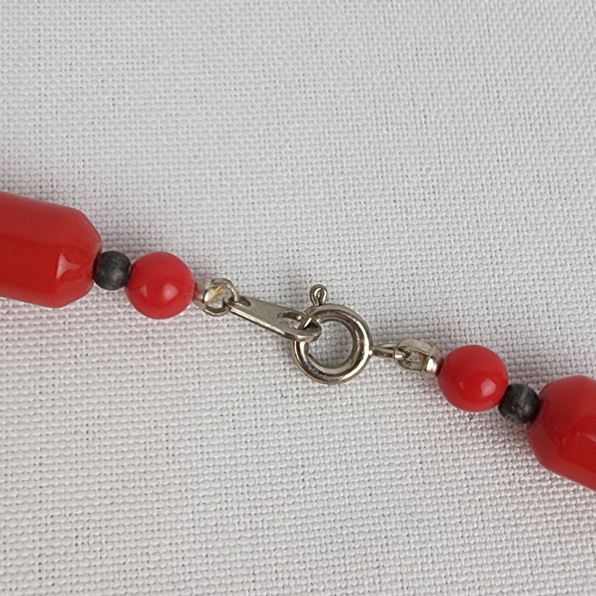Vintage Red Beaded Graduated Plastic Necklace