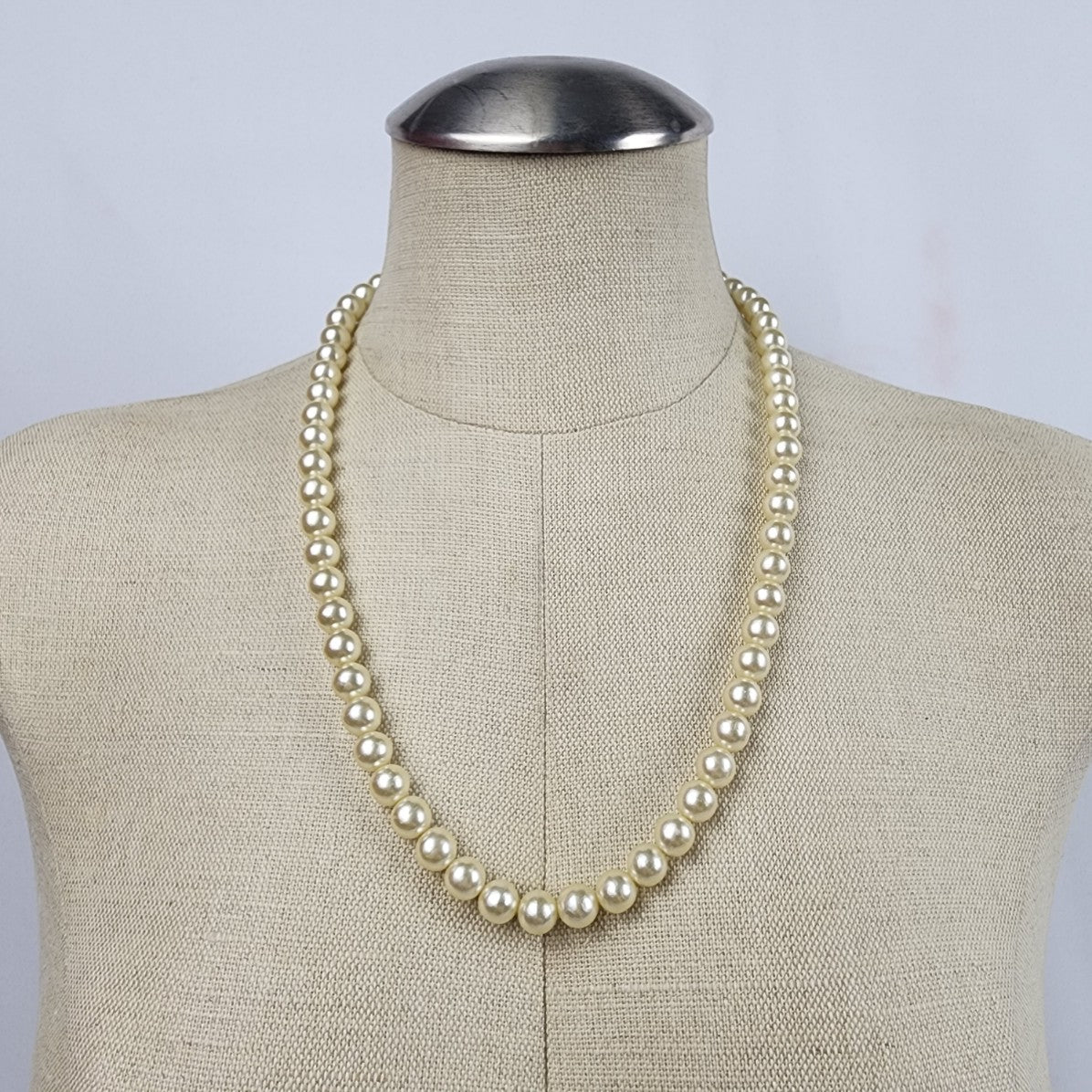 Vintage Cream Glass Faux Pearl Beaded Necklace
