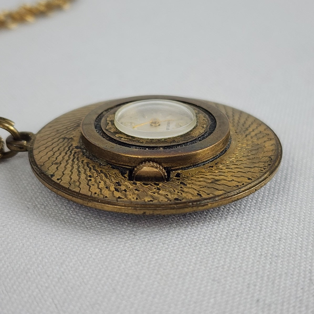 Vintage Caravelle Back & Gold Tone Pendant Watch Necklace 7 jewels