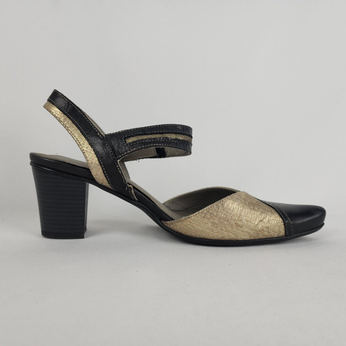 DorKing Black & Cream Leather Heels Size 7