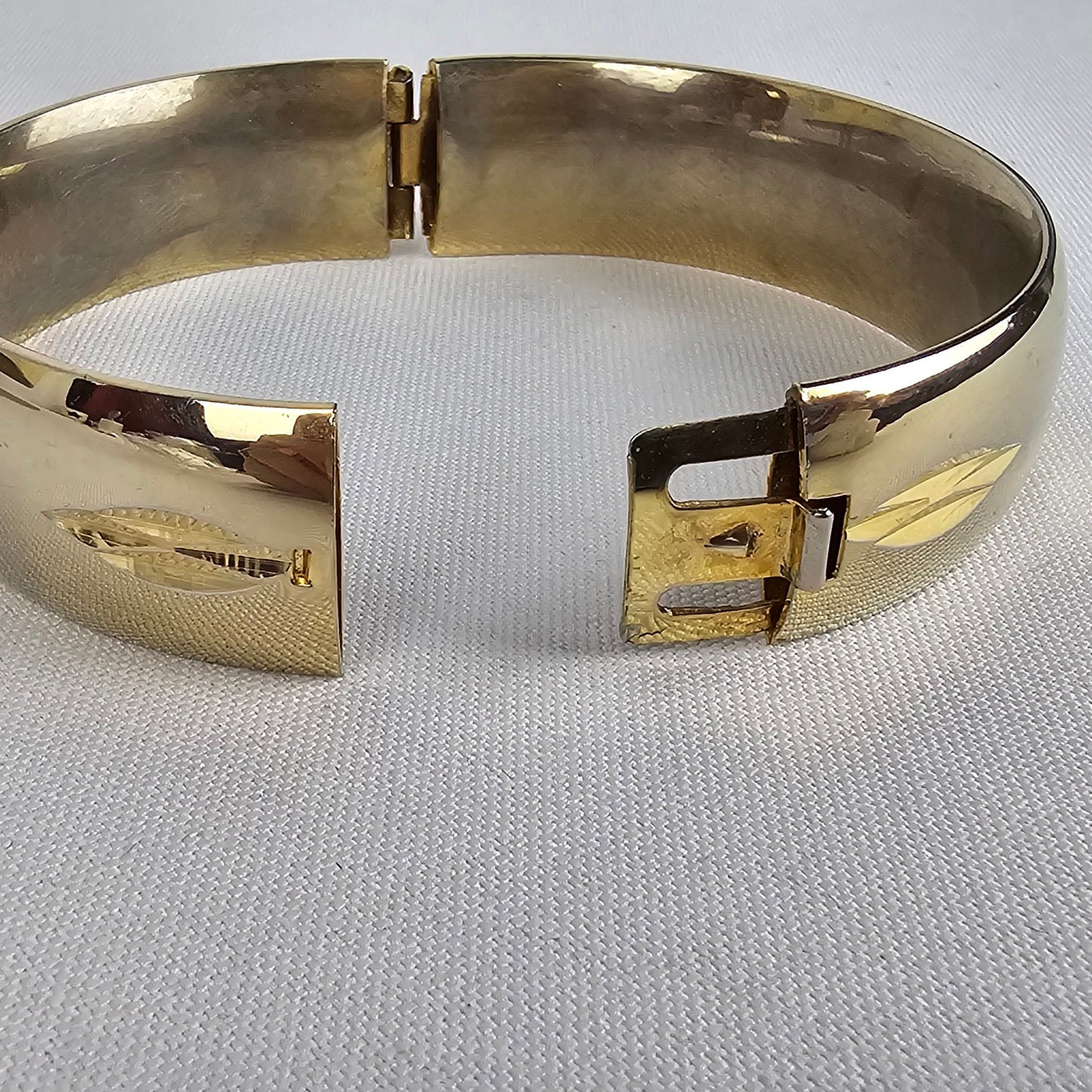 Vintage Gold Tone Hinge Bracelet
