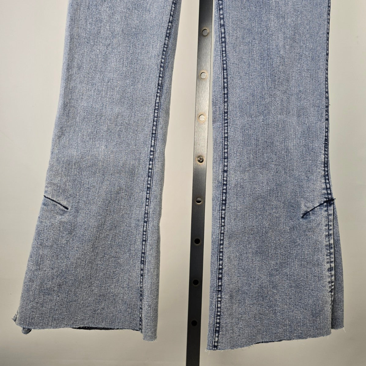 Hue High Rise Denim Flare Legging Raw Hem Jeans Size XS