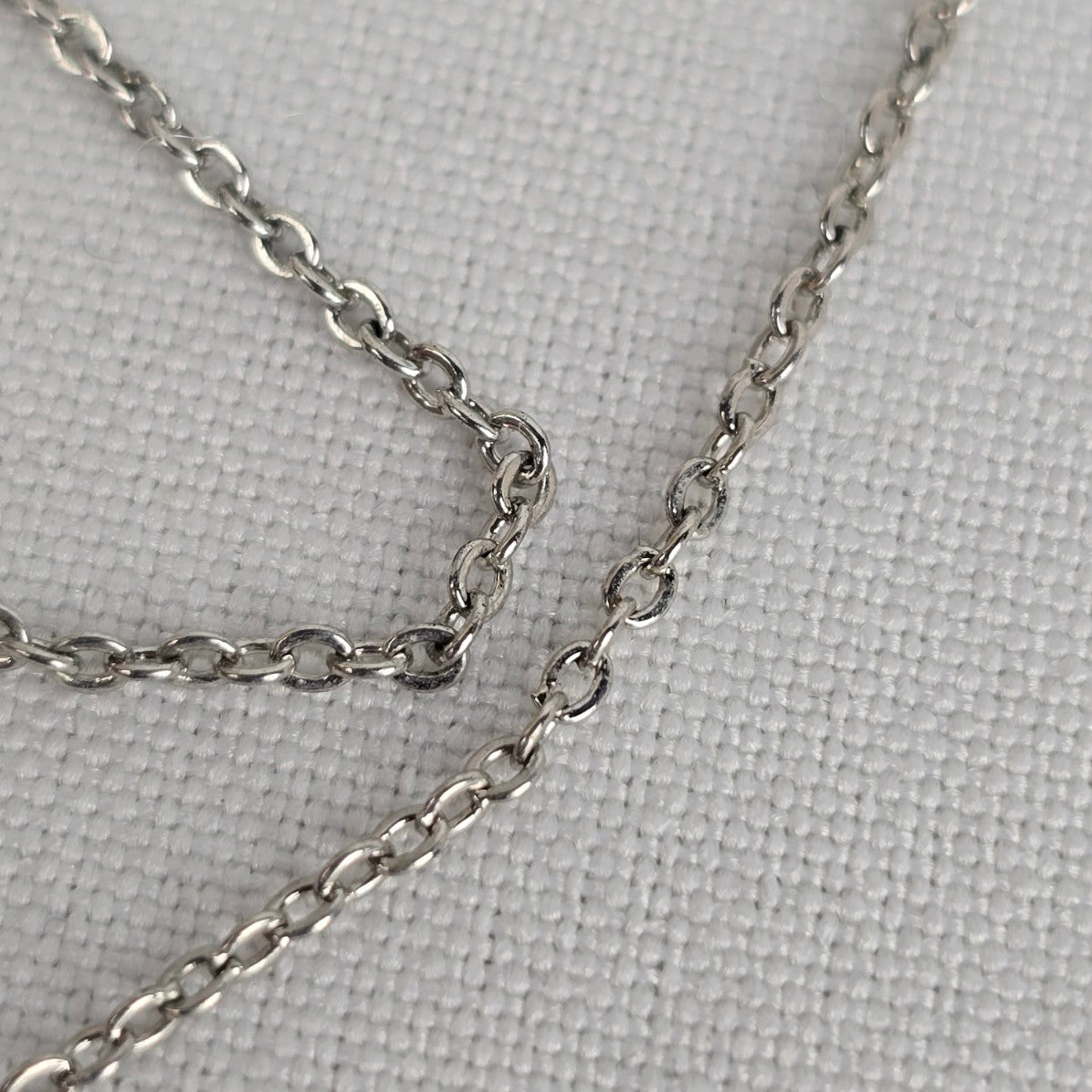 Avon Silver Tone Crystal Horse Shoe Pendant Chain Necklace