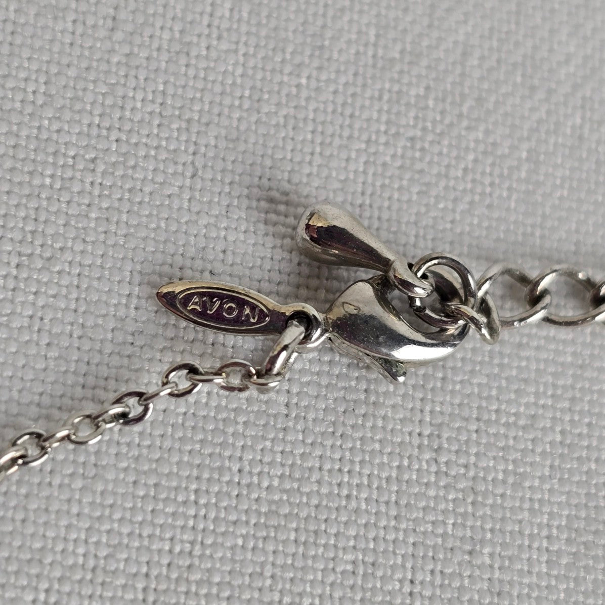 Avon Silver Tone Crystal Horse Shoe Pendant Chain Necklace