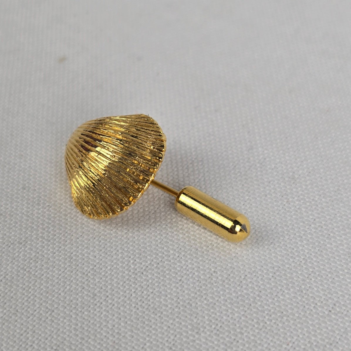Vintage Gold Tone Sea Shell Brooch