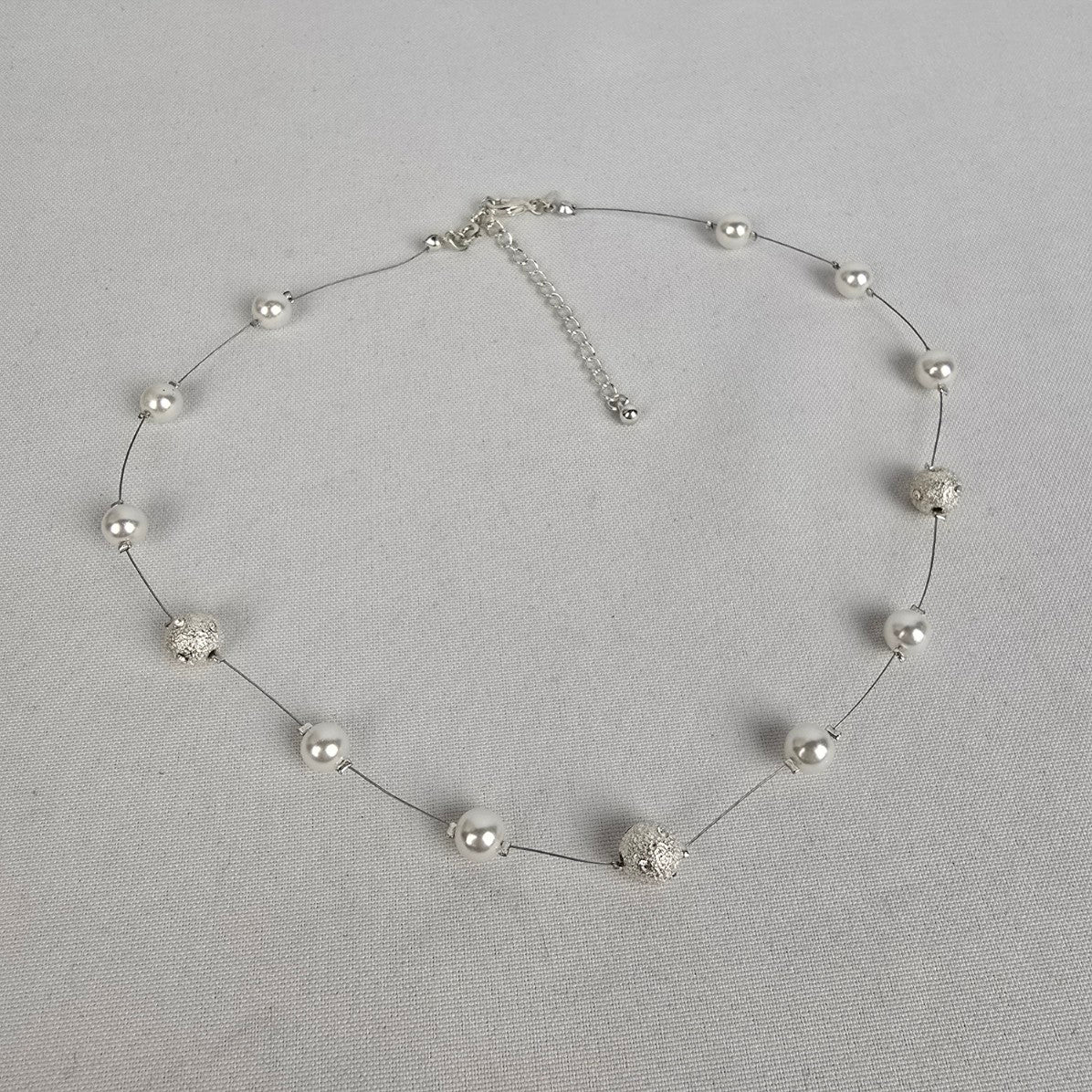 Vintage 90s Avon Silver & Pearl Wire Beaded Necklace