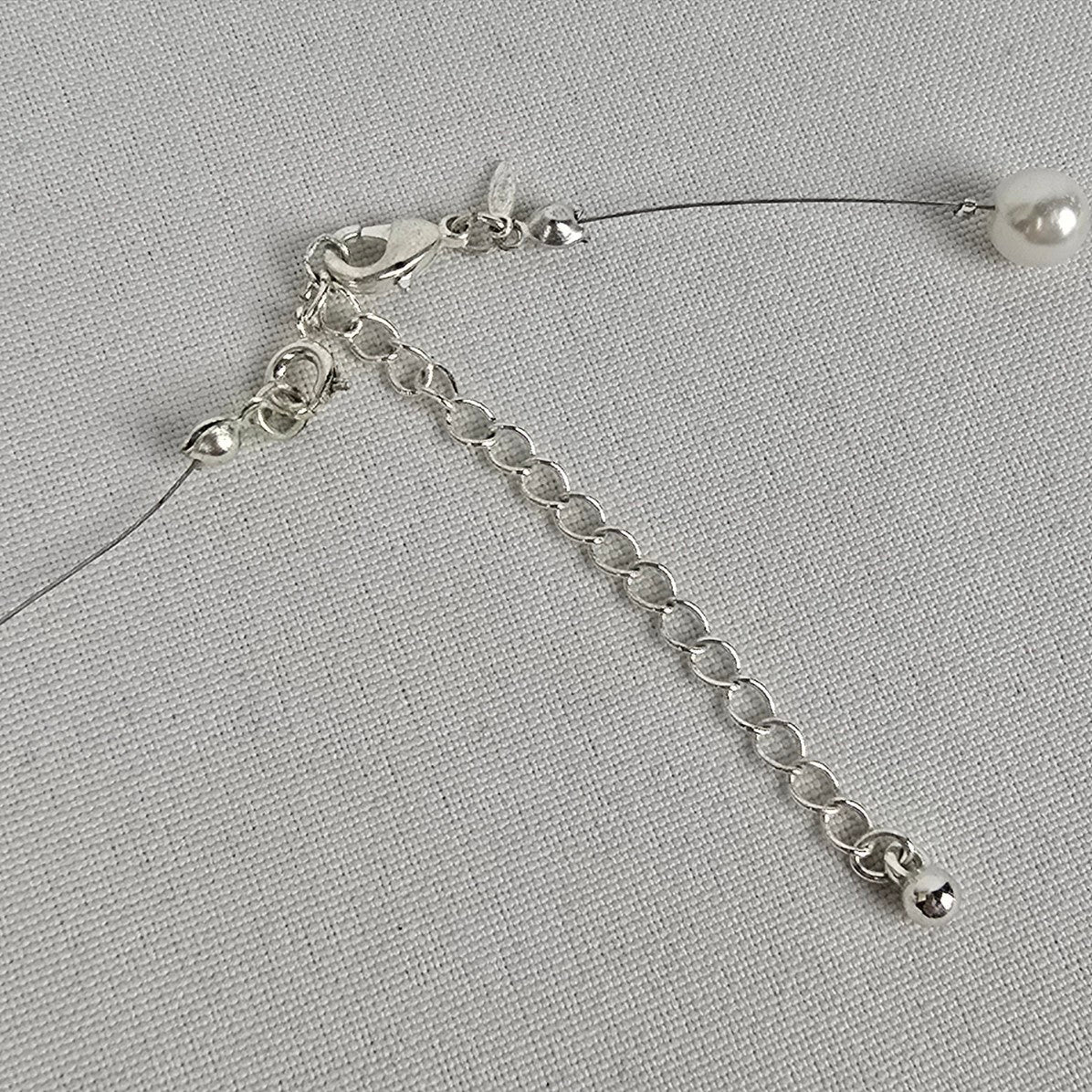 Vintage 90s Avon Silver & Pearl Wire Beaded Necklace