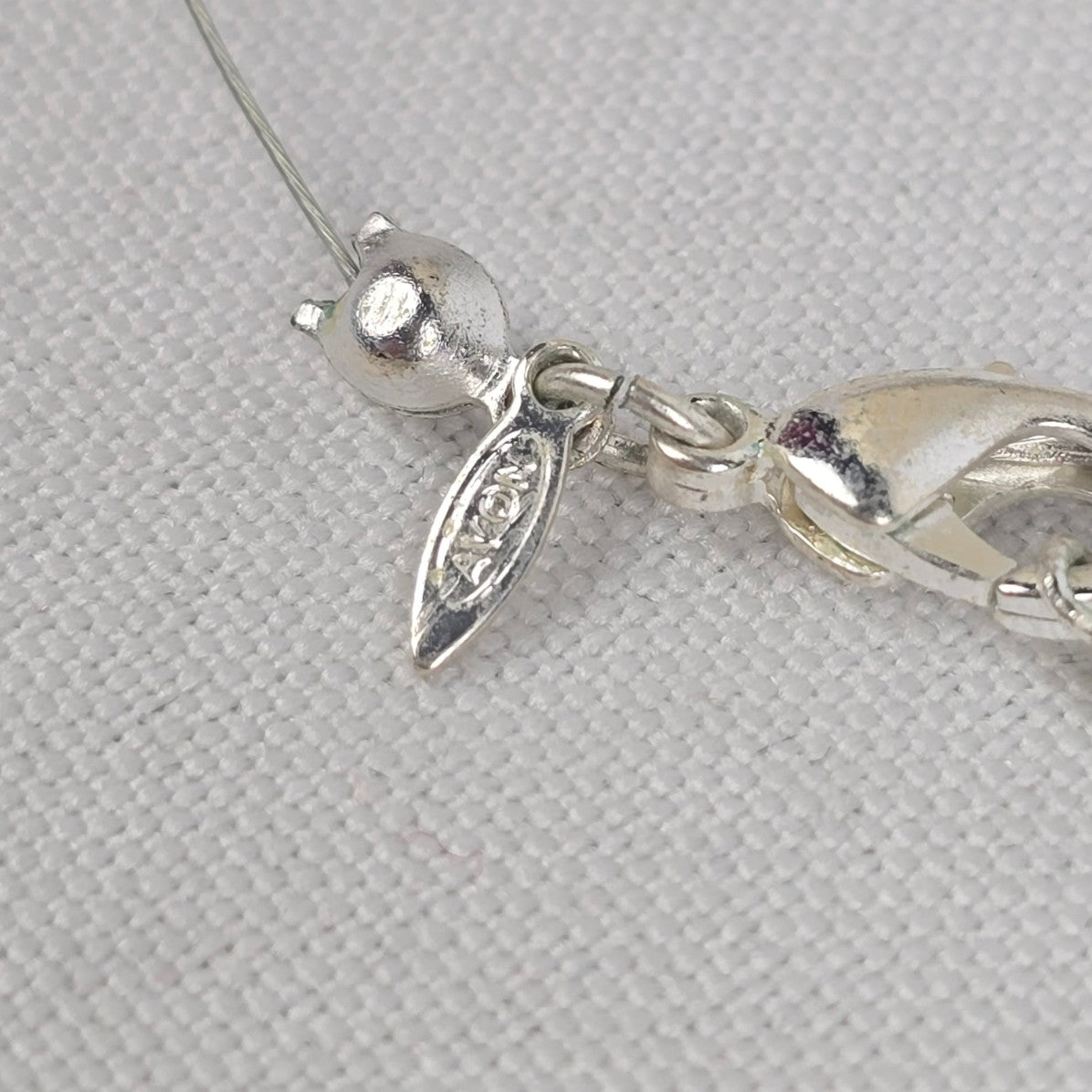 Vintage 90s Avon Silver & Pearl Wire Beaded Necklace