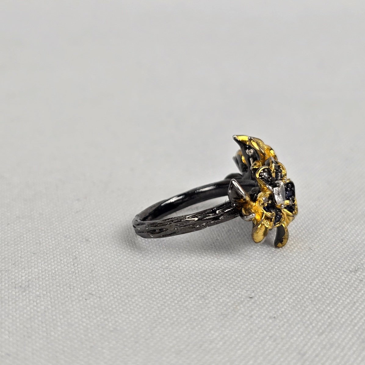 S925 Black & Gold Flower Ring Size 7.5
