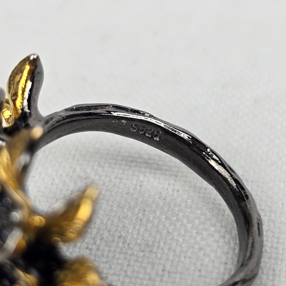 S925 Black & Gold Flower Ring Size 7.5