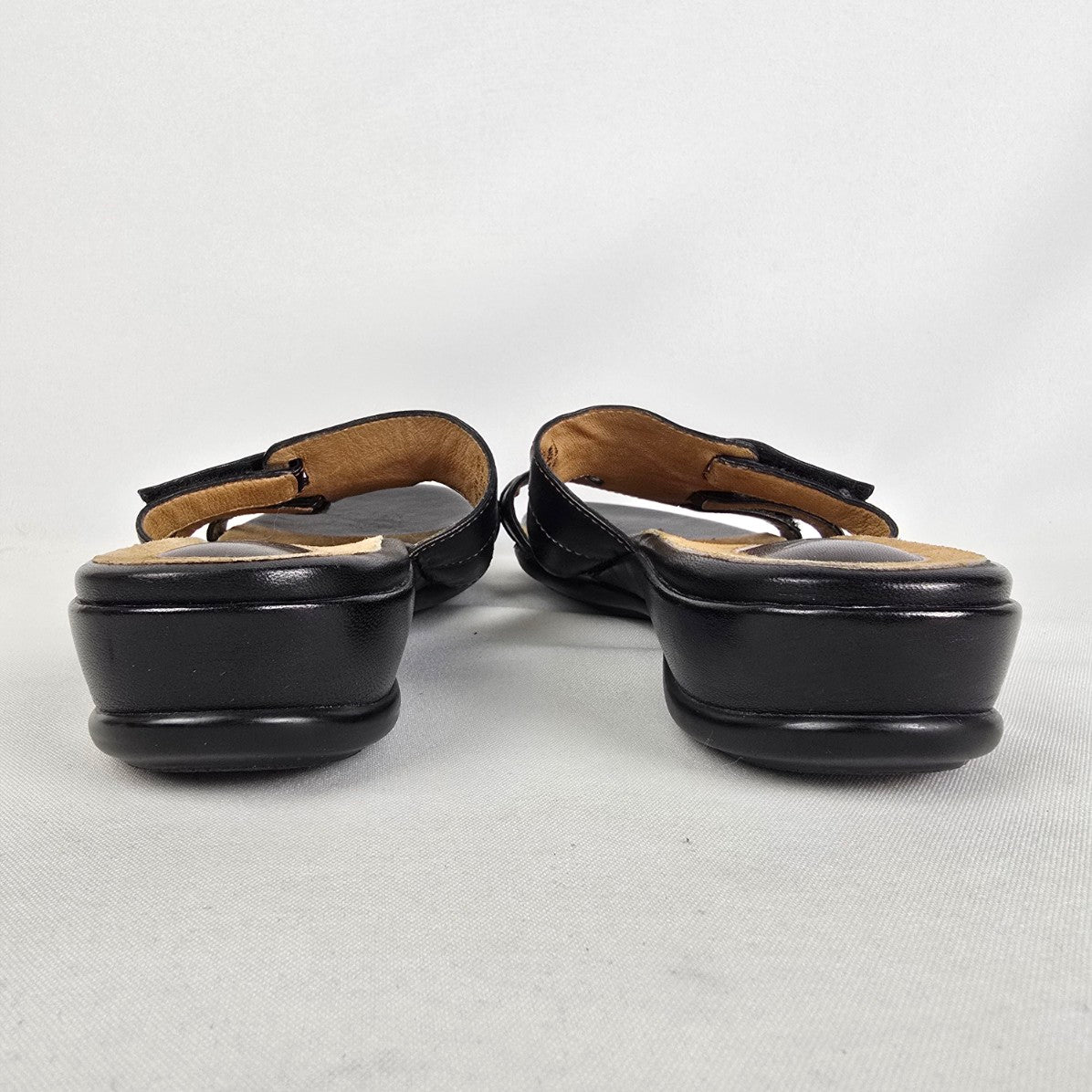 Clarks Artisan Black Leather Sandals Size 7.5