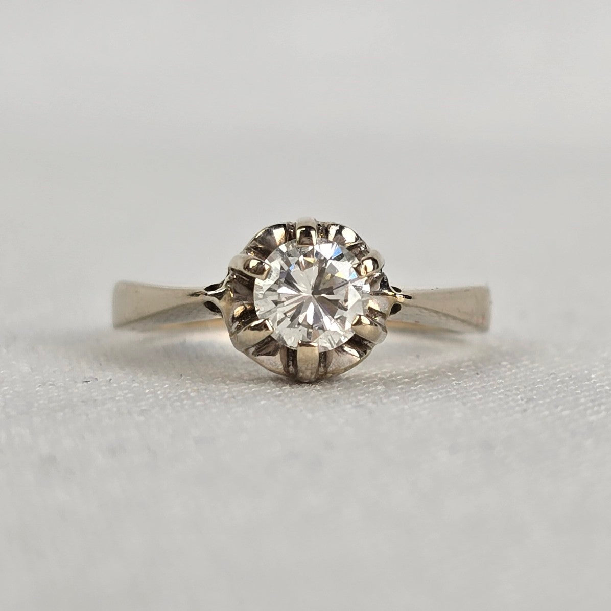 18k White Gold Diamond Ring Size 5.5