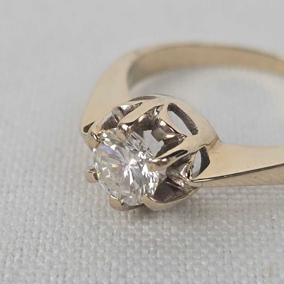 18k White Gold Diamond Ring Size 5.5