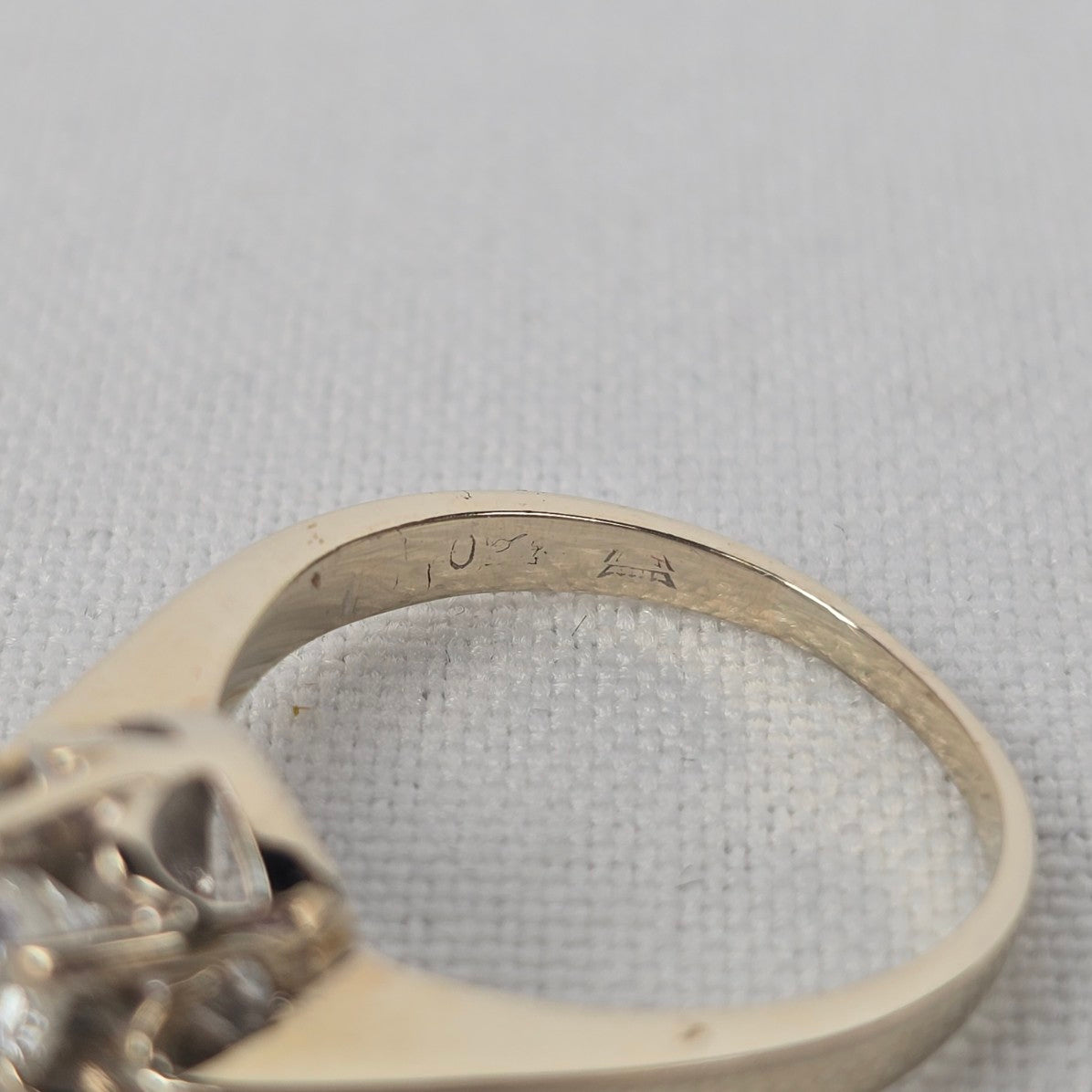 18k White Gold Diamond Ring Size 5.5