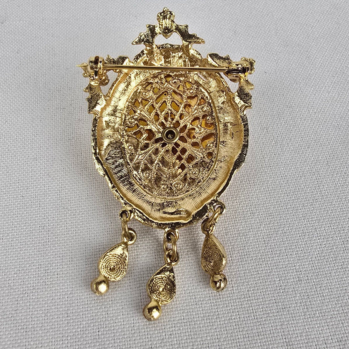 Vintage Gold Tone Fillagree Shield Brooch