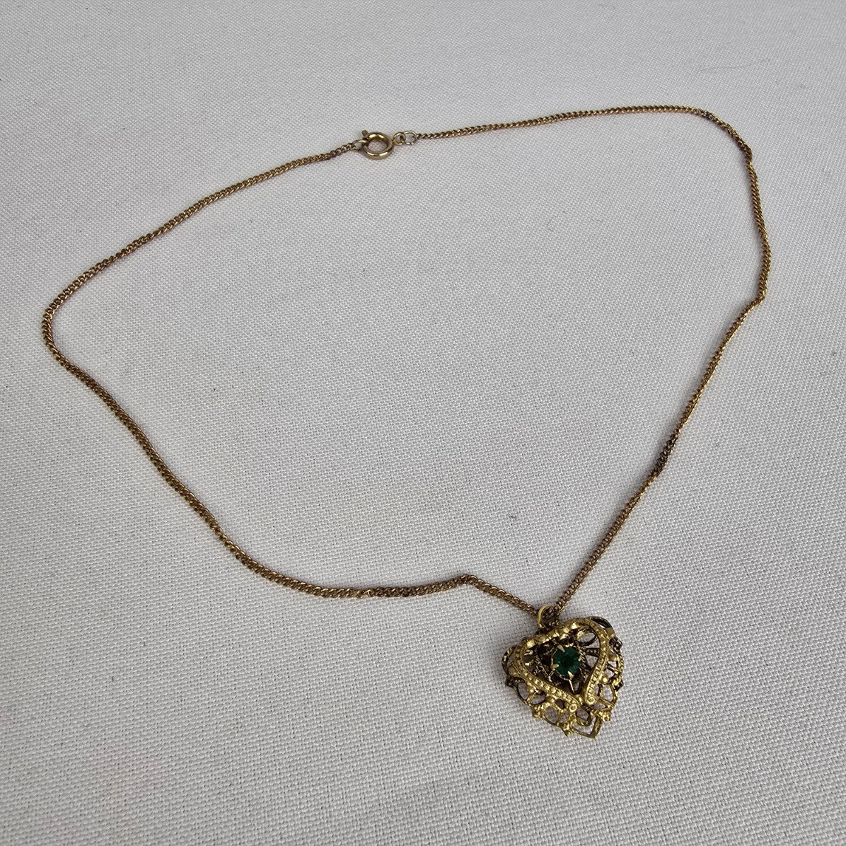 Vintage Gold Tone Green Rhinestone Hart Pendant Chain Necklace
