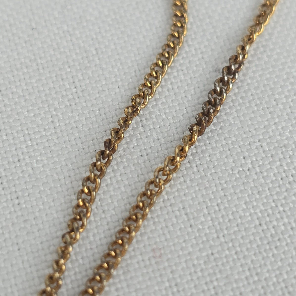 Vintage Gold Tone Green Rhinestone Hart Pendant Chain Necklace