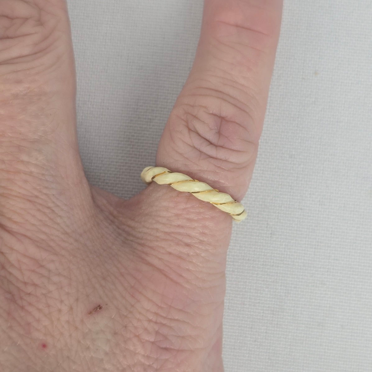 Vintage 14k Gold Ox Bone Twisted Band Ring Size 4