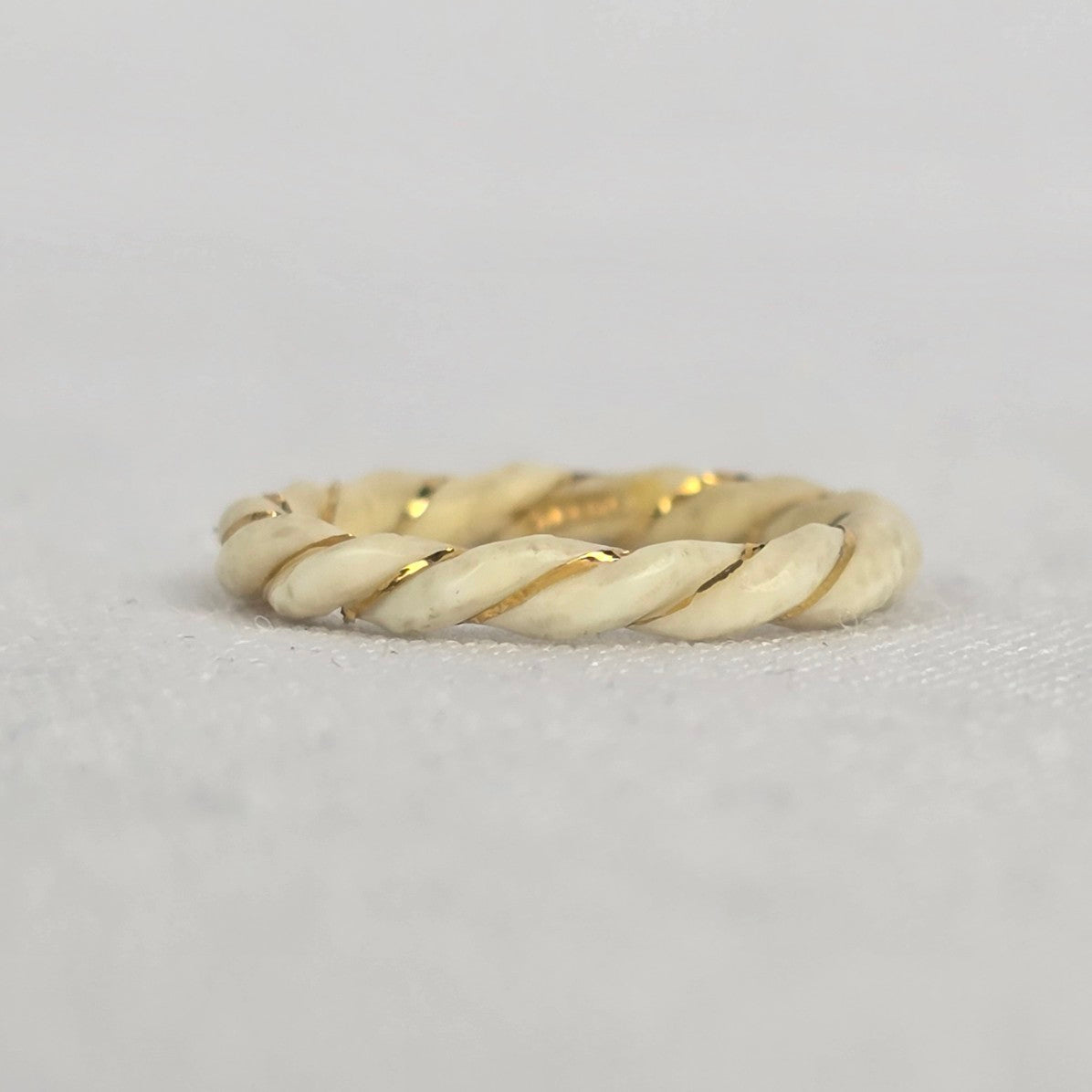 Vintage 14k Gold Ox Bone Twisted Band Ring Size 4