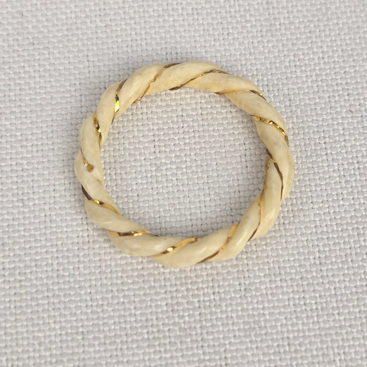 Vintage 14k Gold Ox Bone Twisted Band Ring Size 4