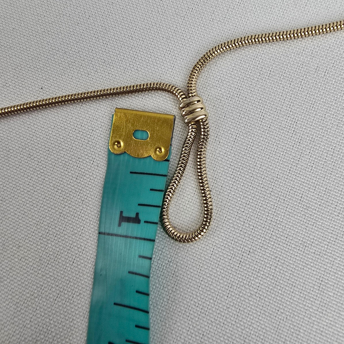 Vintage Avon Gold Tone Loop Pendant Necklace