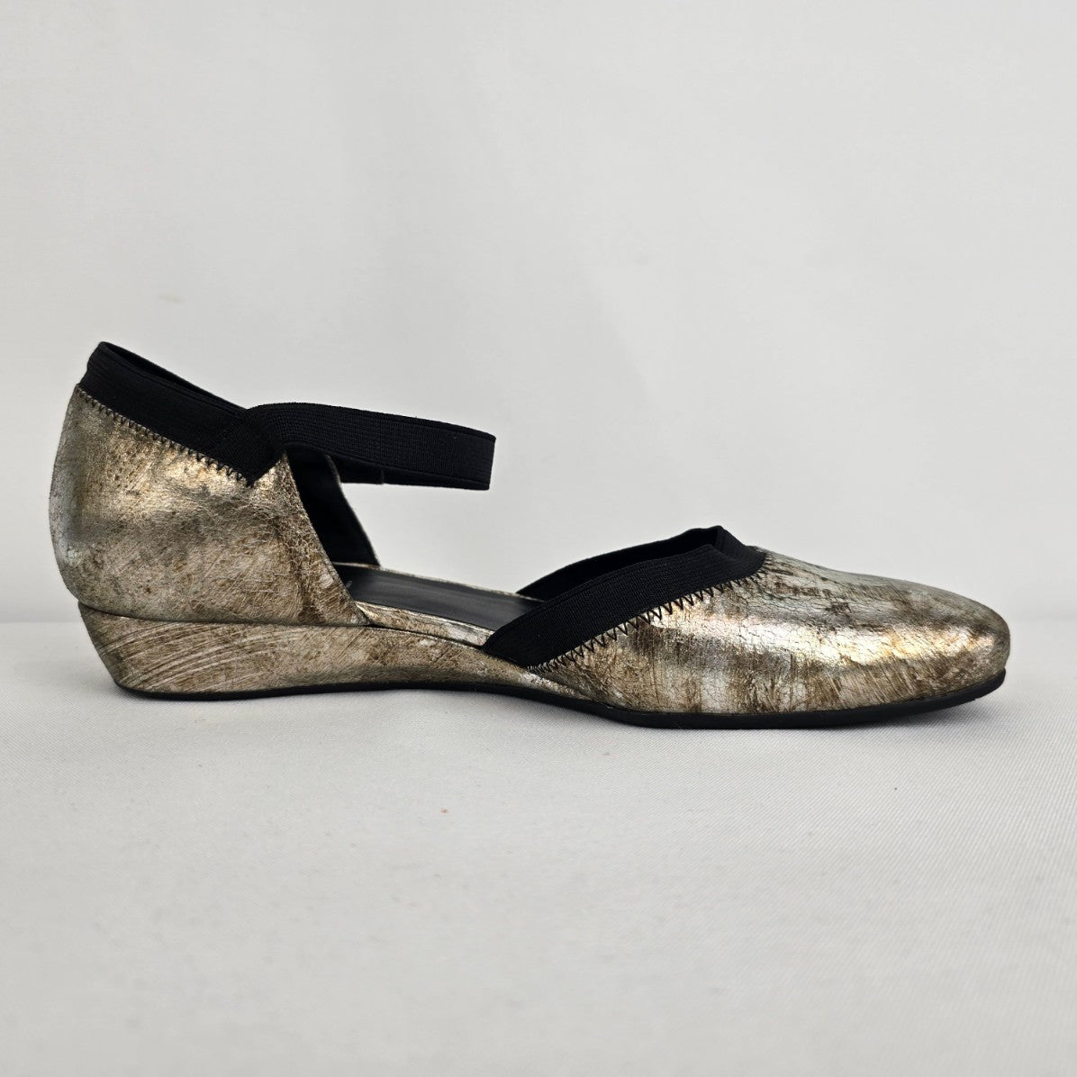 Vaneli Silver Metallic Mary Jane Wedge Heel Shoes Size 7.5