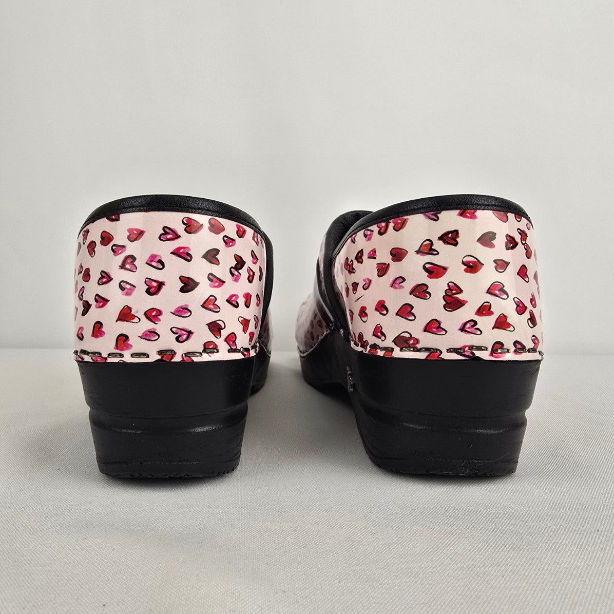 Sanita Koi Pink Heart Print Clog Comfort Shoes Size 7