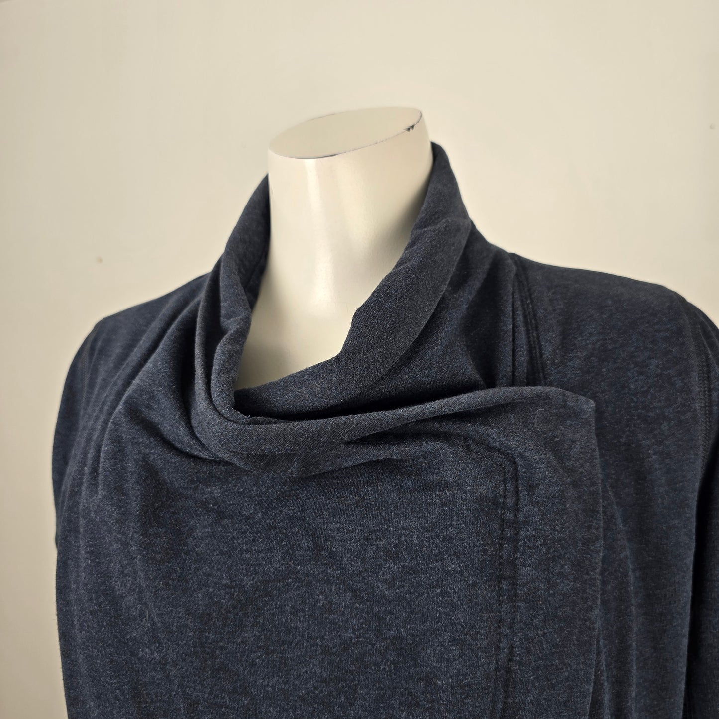 Lululemon Dark Grey Restore Wrap Size 6