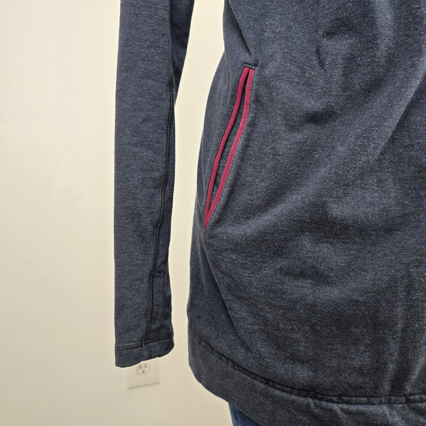 Lululemon Dark Grey Restore Wrap Size 6