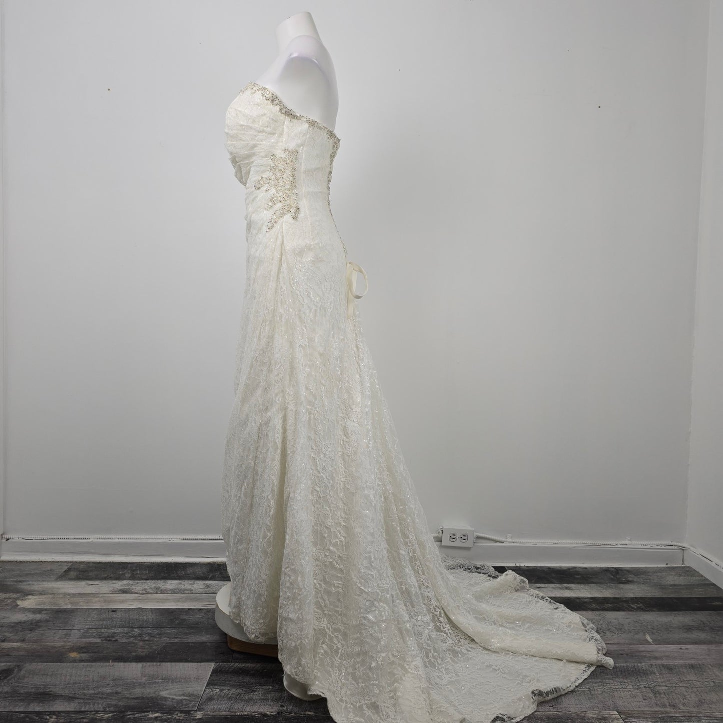 White Lace Beaded Corset Back Wedding Gown Size M/L