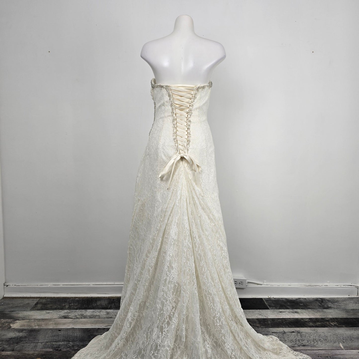 White Lace Beaded Corset Back Wedding Gown Size M/L