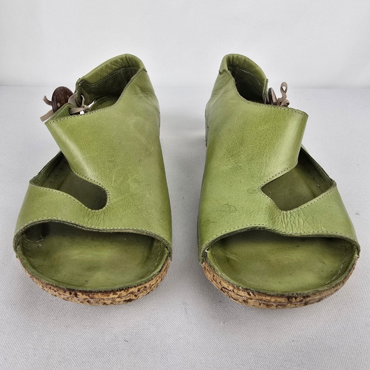Volks Walkers Green Leather Sandals Size 7