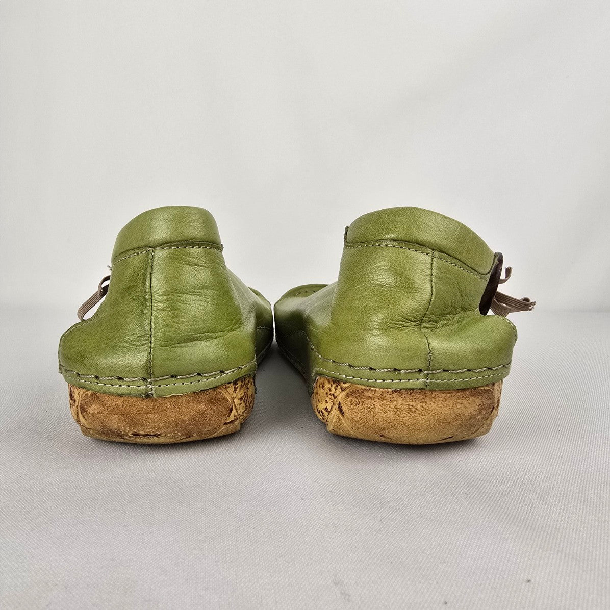 Volks Walkers Green Leather Sandals Size 7
