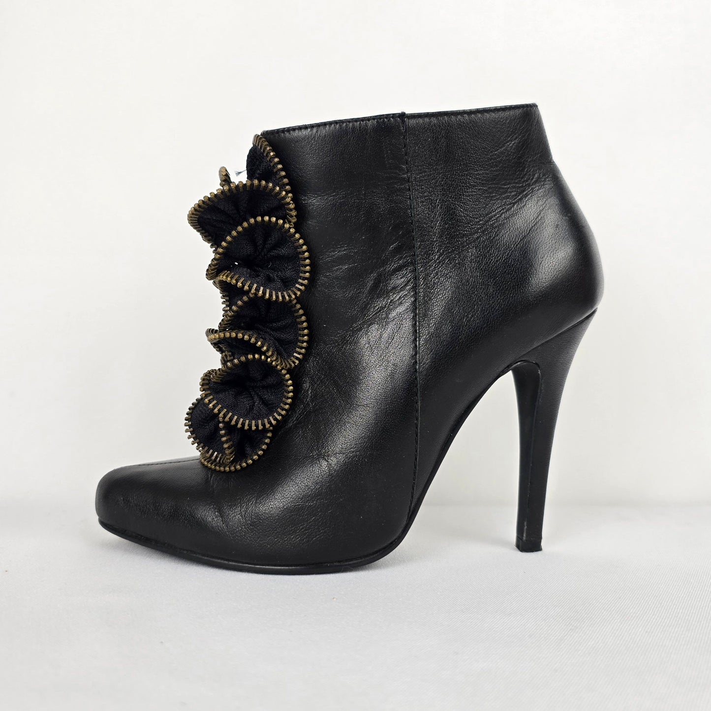 Attitude Stella Black Leather Zipper Ruffle Heeled Boots Size 6