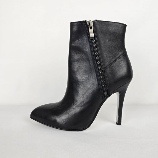 Chinese Laundry Kristin Cavallari Black Leather Heeled Booties Size 5.5