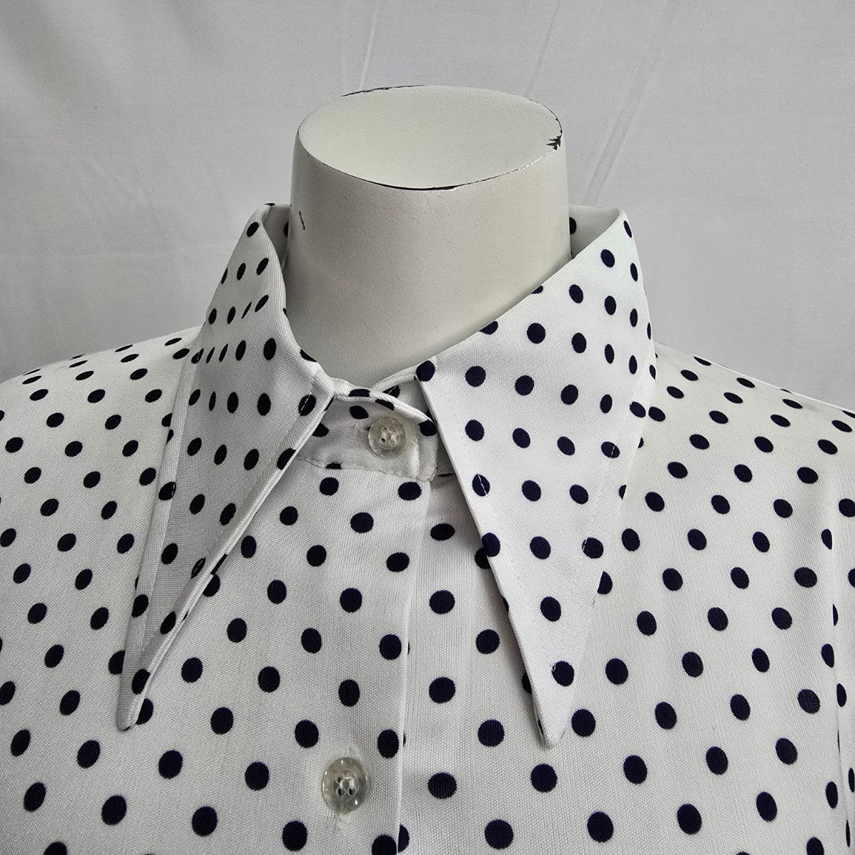 Vintage 70s 3D White & Navy Polka Dot Button Up Collared Bouse Size M/L