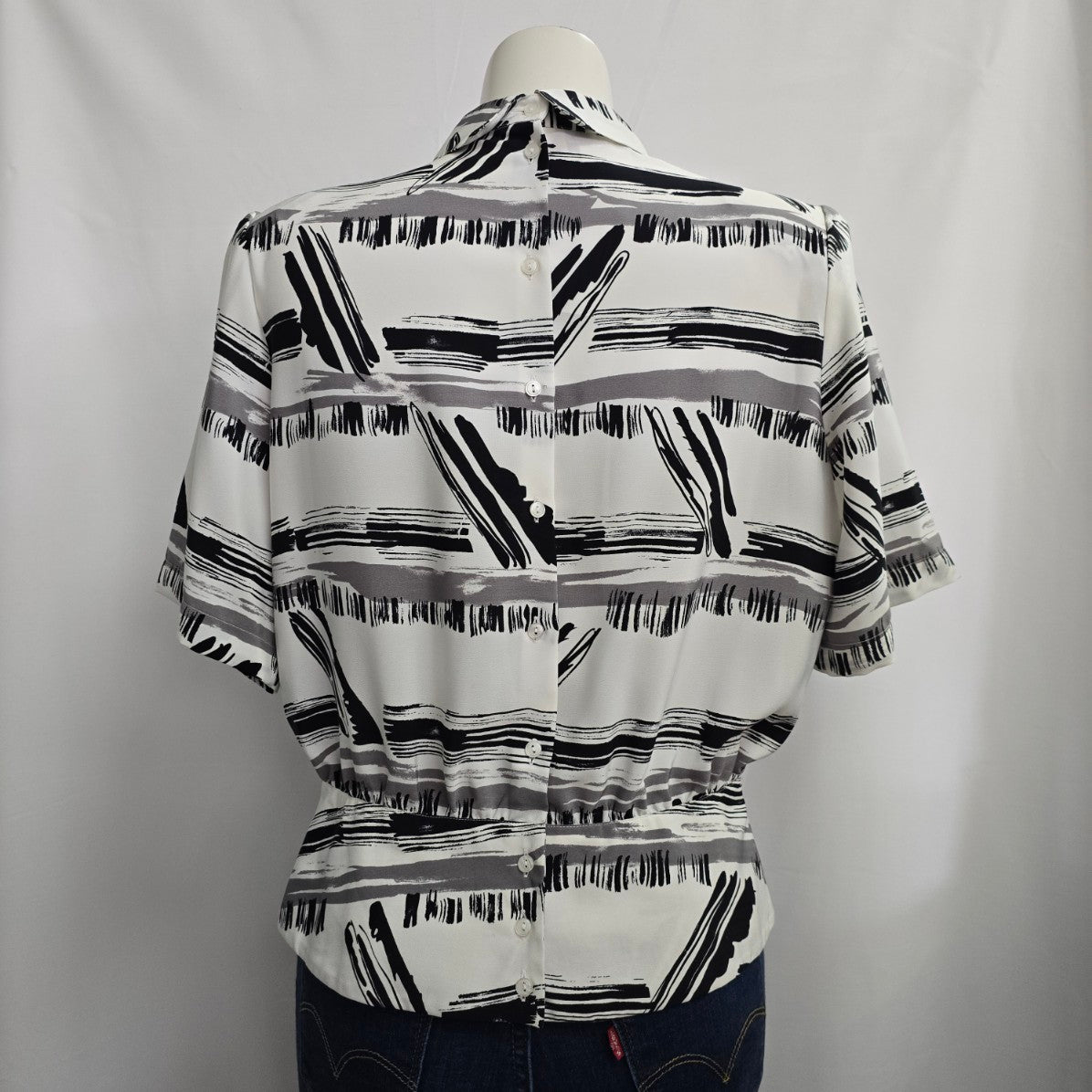 Vintage Maurzia White Stripped Pleated Button Back Blouse Size M/L