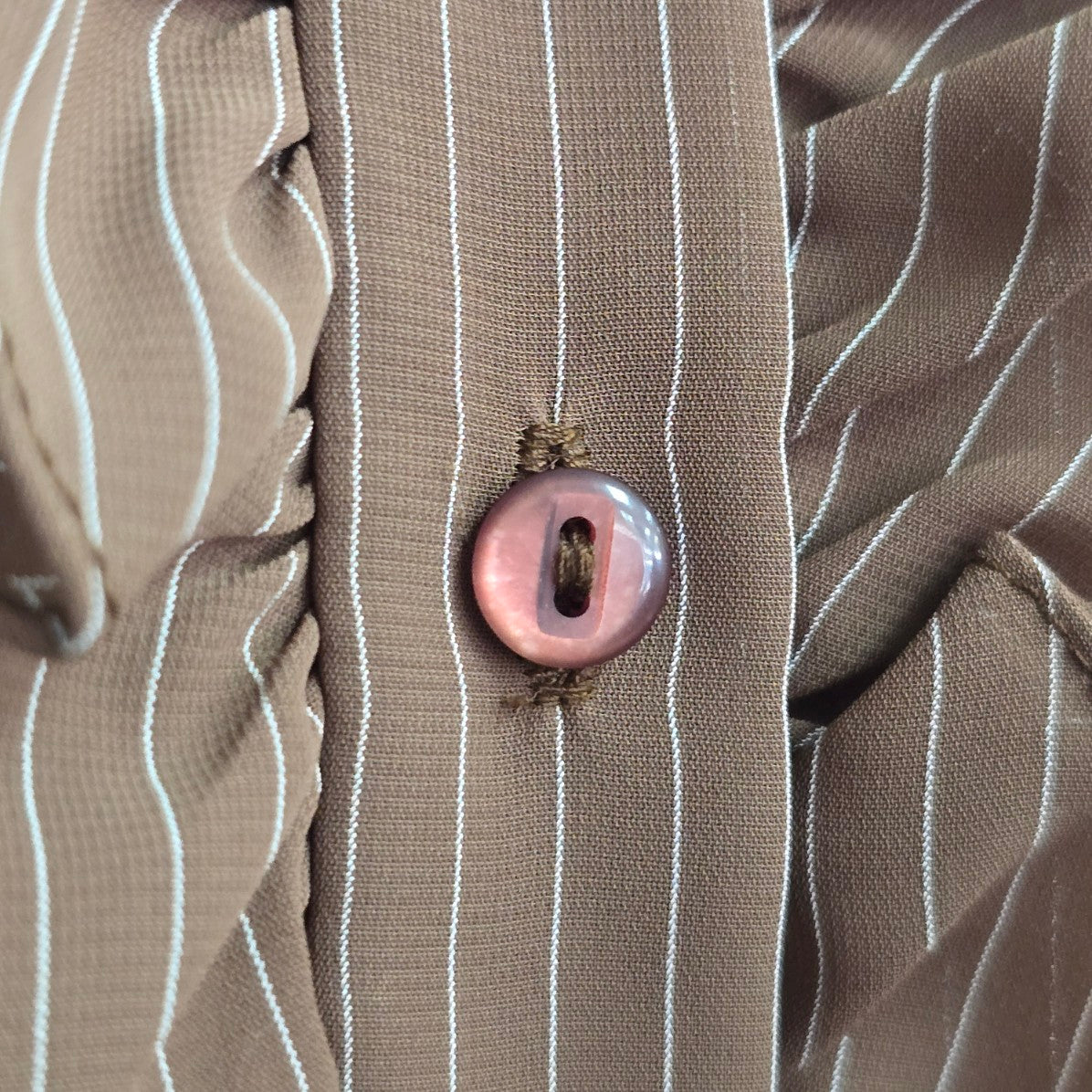 Vintage Style Rite Brown Pin Stripe Ruffle Collar Button Up Blouse Size L/XL