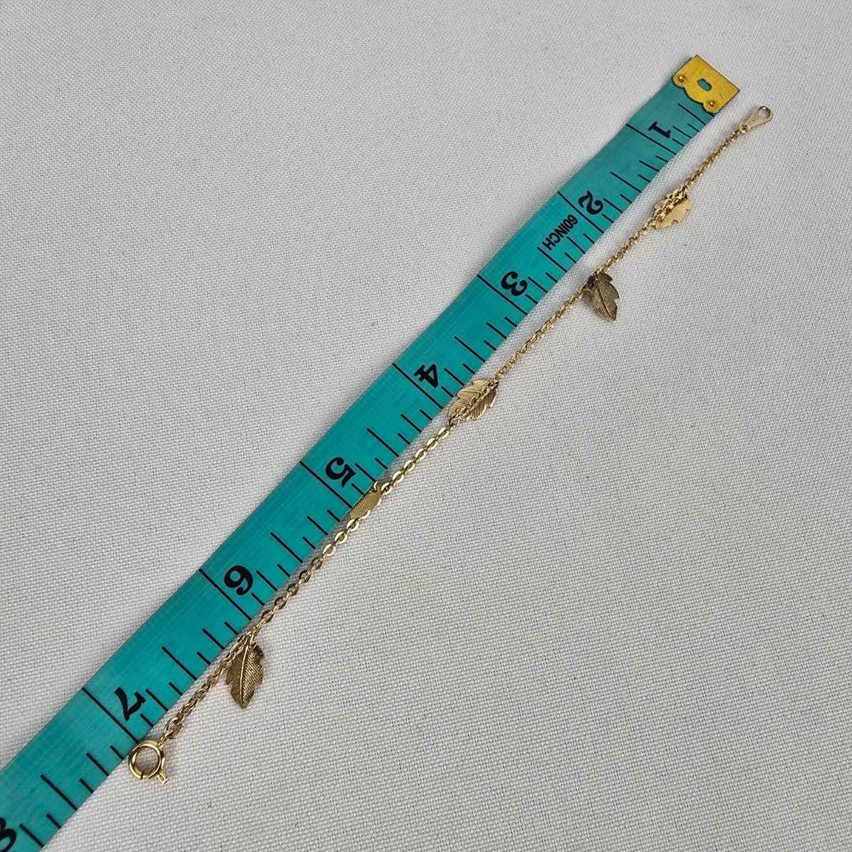 Vintage Avon Gold Tone Leaf Detail Delicate Chain Link Bracelet