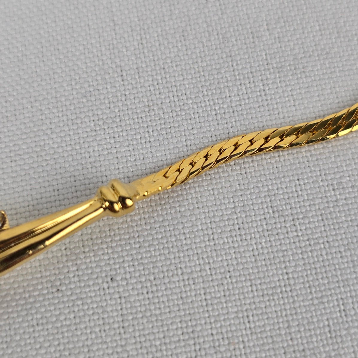 Vintage Avon Gold Tone Rhinestone Collar Necklace