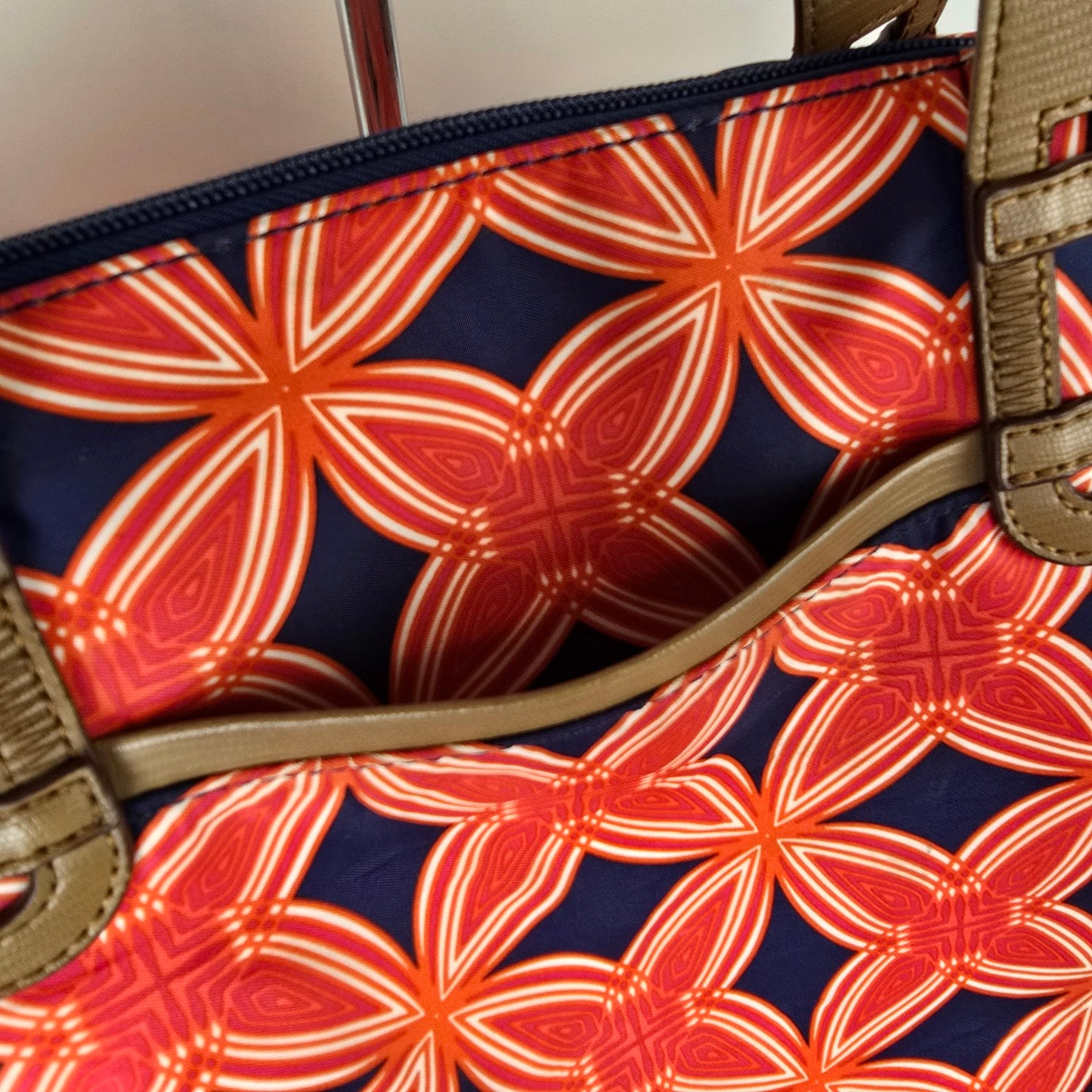 Stella & Dot XL Expandable Zippered Weekend Tote